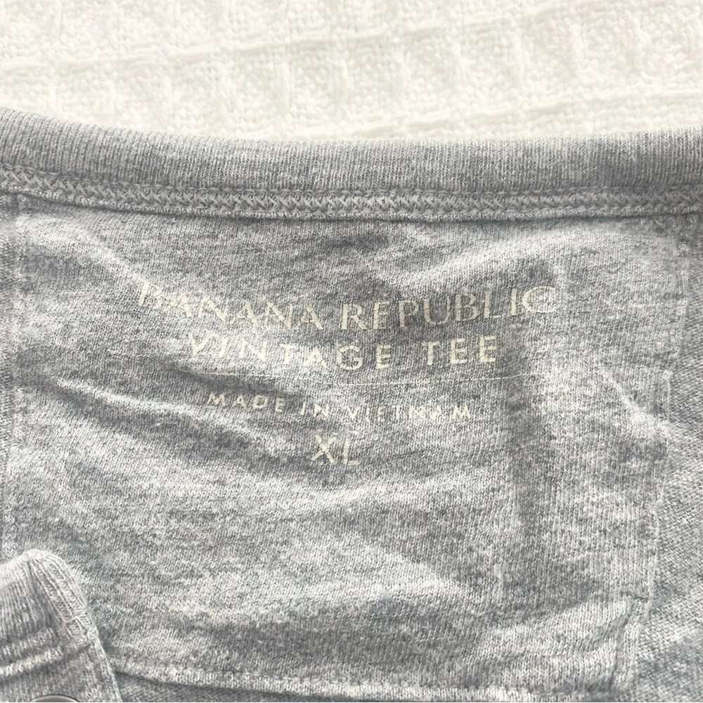 Banana Republic Light Gray Long Sleeve Henley Tee XL